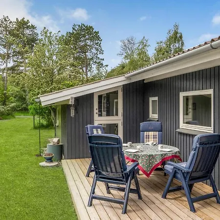 Casa de Férias Three-bedroom In Nordenbro Vesteregn