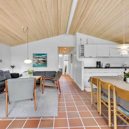 Three-bedroom In Nordenbro Vesteregn