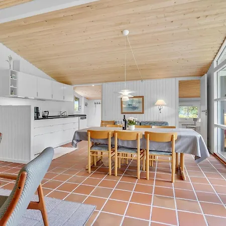 Three-bedroom In Vakantiehuis Nordenbro Vesteregn