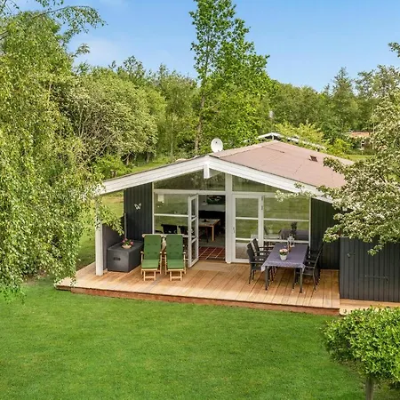 Three-bedroom In Casa de Férias Nordenbro Vesteregn
