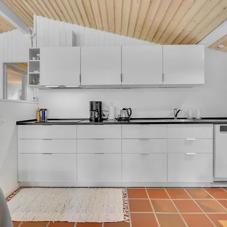 Three-bedroom In Feriehus *