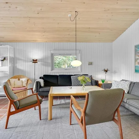 Vakantiehuis Three-bedroom In Nordenbro Vesteregn