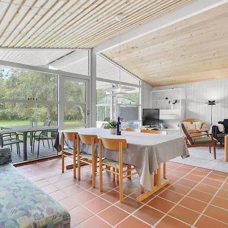 Three-bedroom In Casa de Férias Nordenbro Vesteregn
