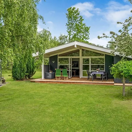 Three-bedroom In Nyaraló *