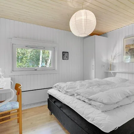 Three-bedroom In Feriehus *