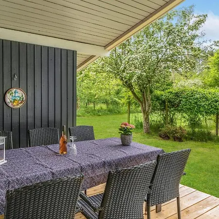 Three-bedroom In Nordenbro Vesteregn